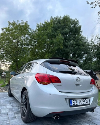 Opel Astra cena 27500 przebieg: 113000, rok produkcji 2010 z Zabrze małe 211